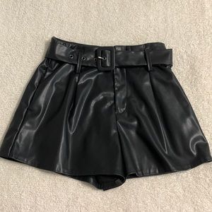 DO+BE Faux Leather Shorts. Size S